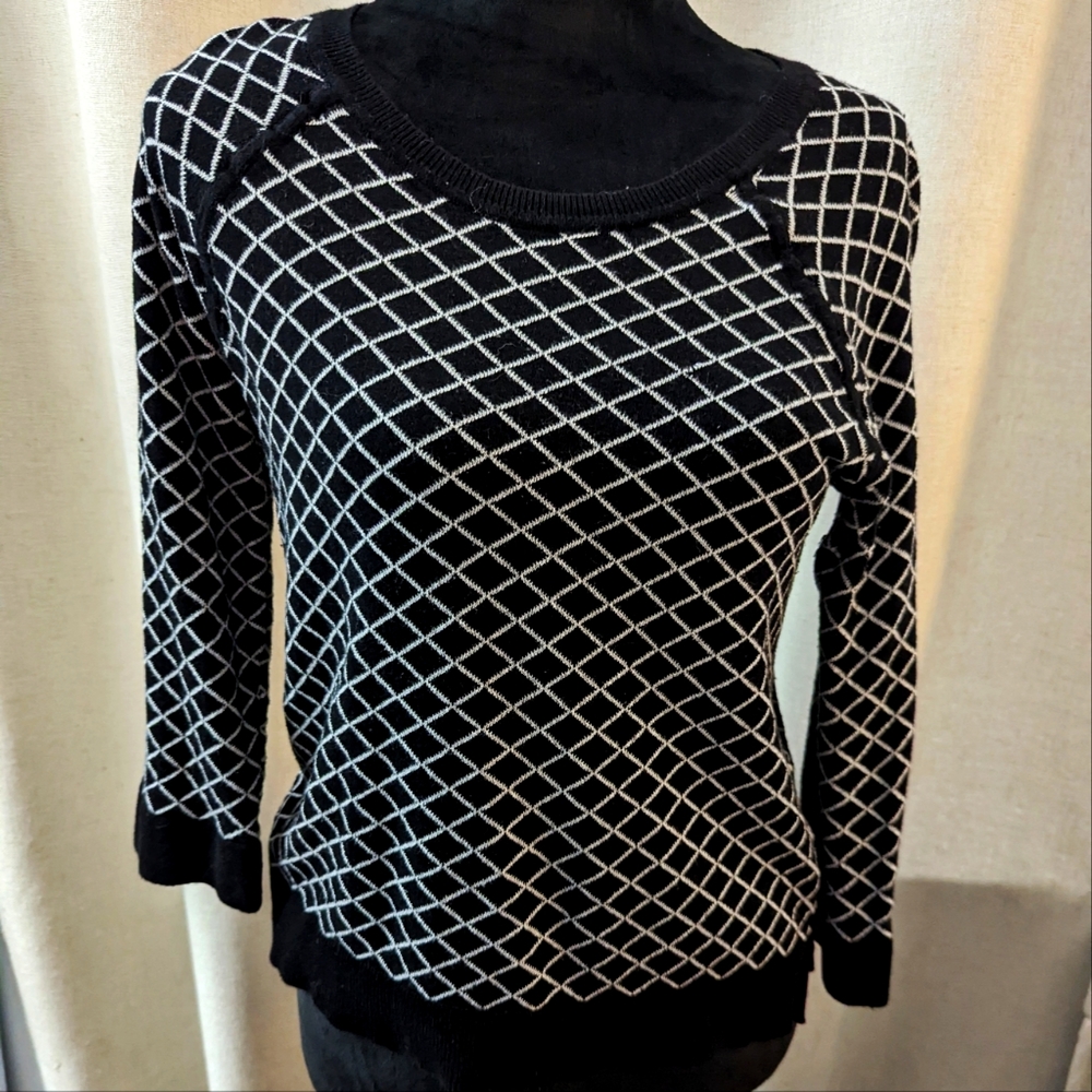 Philosophy Republic black and white/ivory